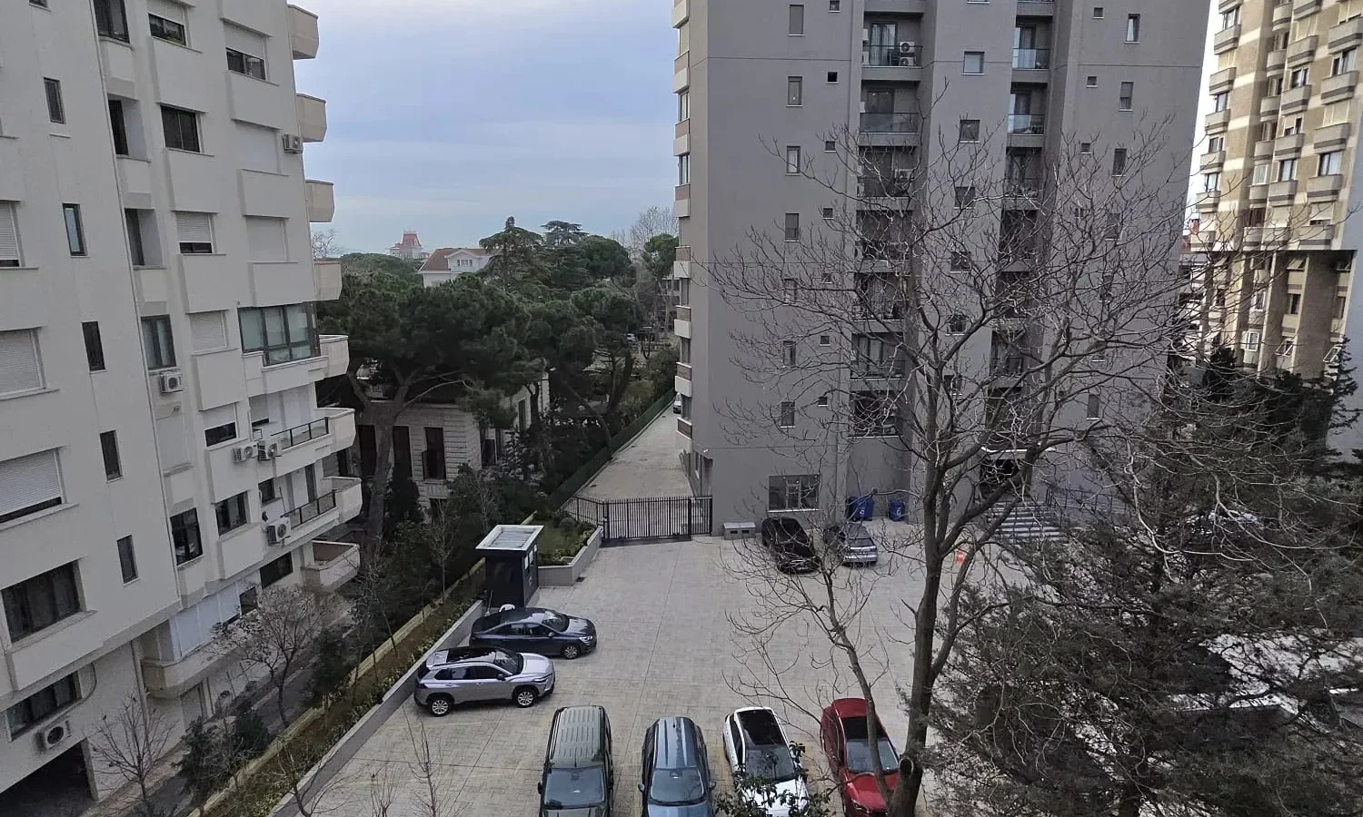 Laci̇vert Cadde Caddebostan Sifir Balkonlu 3+1 105m² Dai̇re