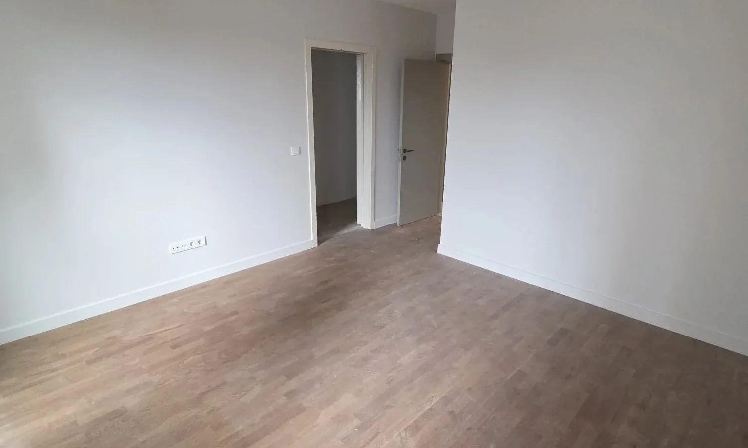 Laci̇vert Cadde Caddebostan Sifir Balkonlu 3+1 105m² Dai̇re