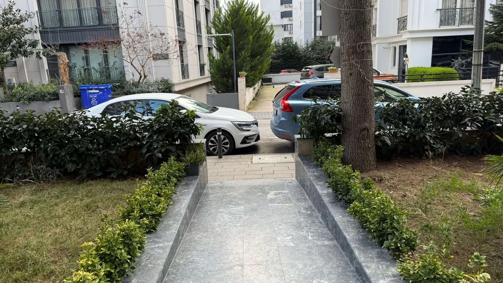 Caddebostan Sahil Ve Bağdat Caddesi Arasında 2+1 Satılık Daire