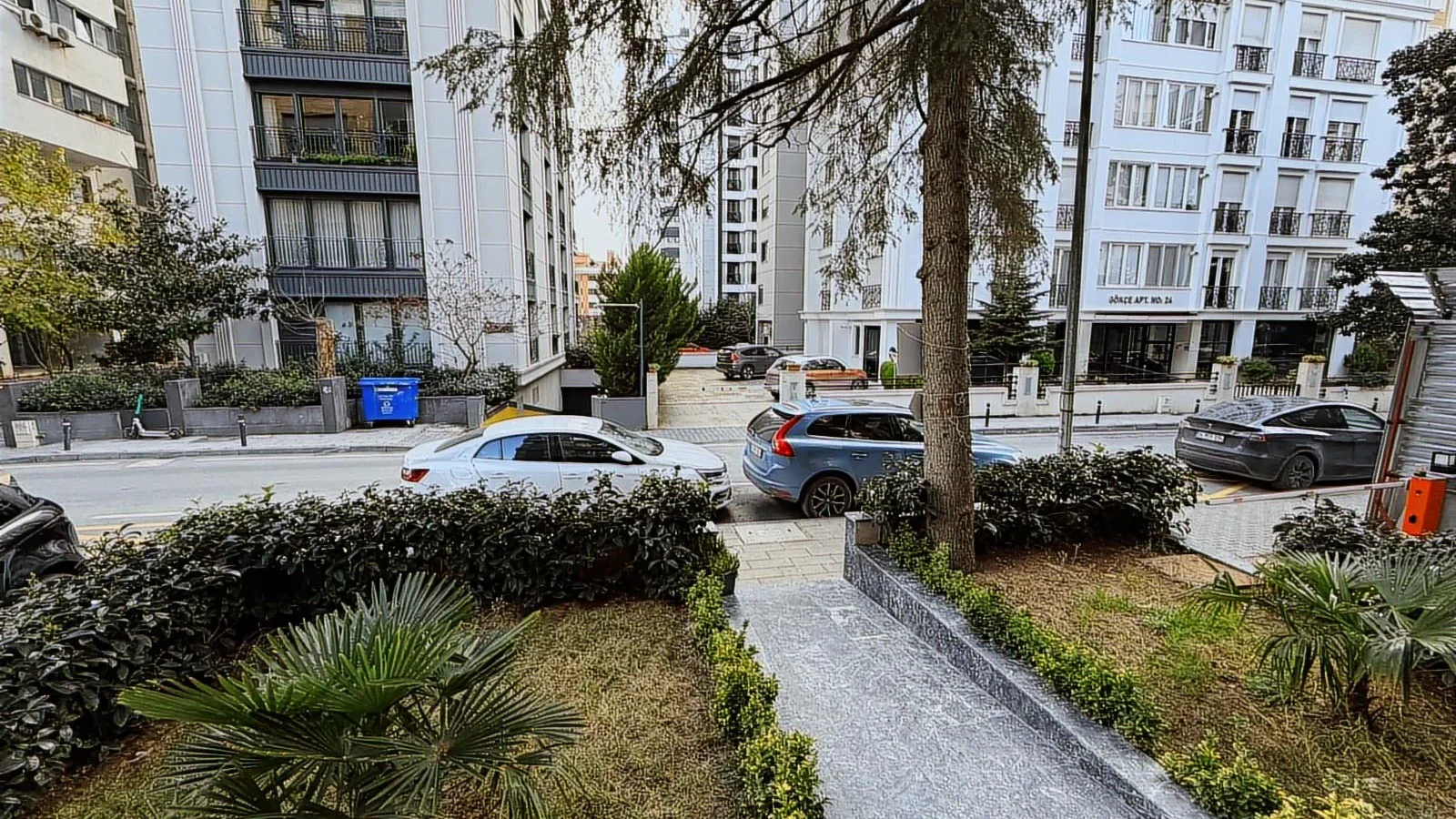Caddebostan Sahil Ve Bağdat Caddesi Arasında 2+1 Satılık Daire