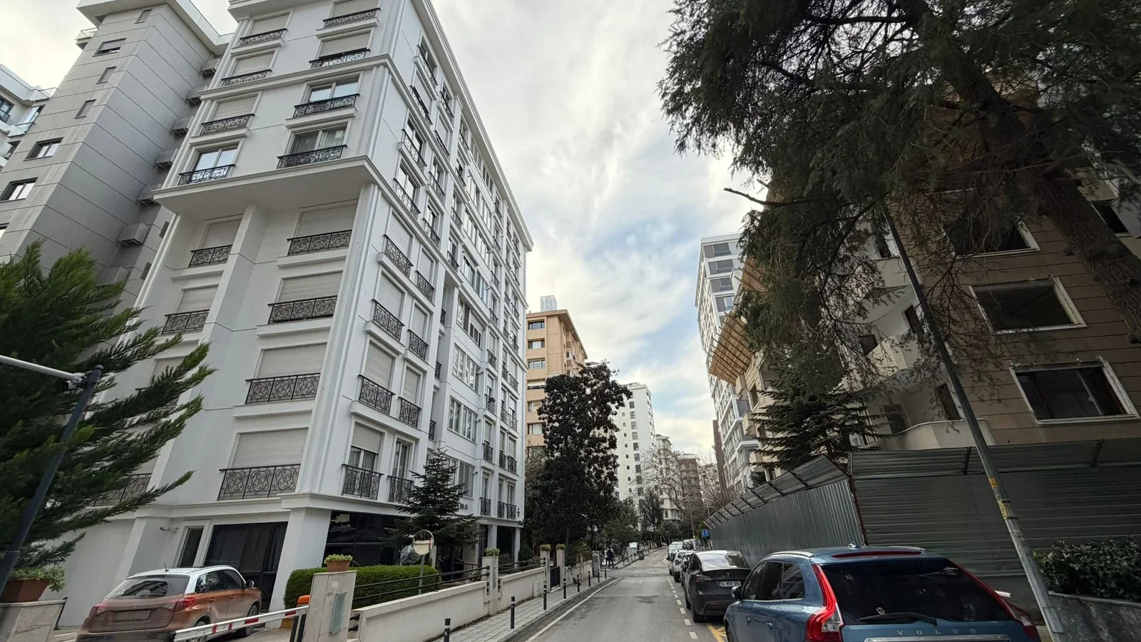 Caddebostan Sahil Ve Bağdat Caddesi Arasında 2+1 Satılık Daire