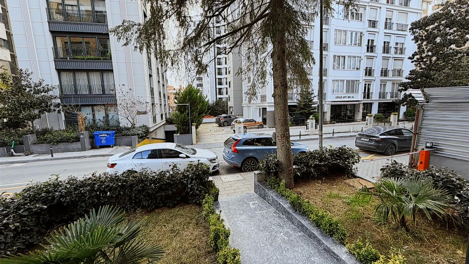 Caddebostan Sahil Ve Bağdat Caddesi Arasında 2+1 Satılık Daire