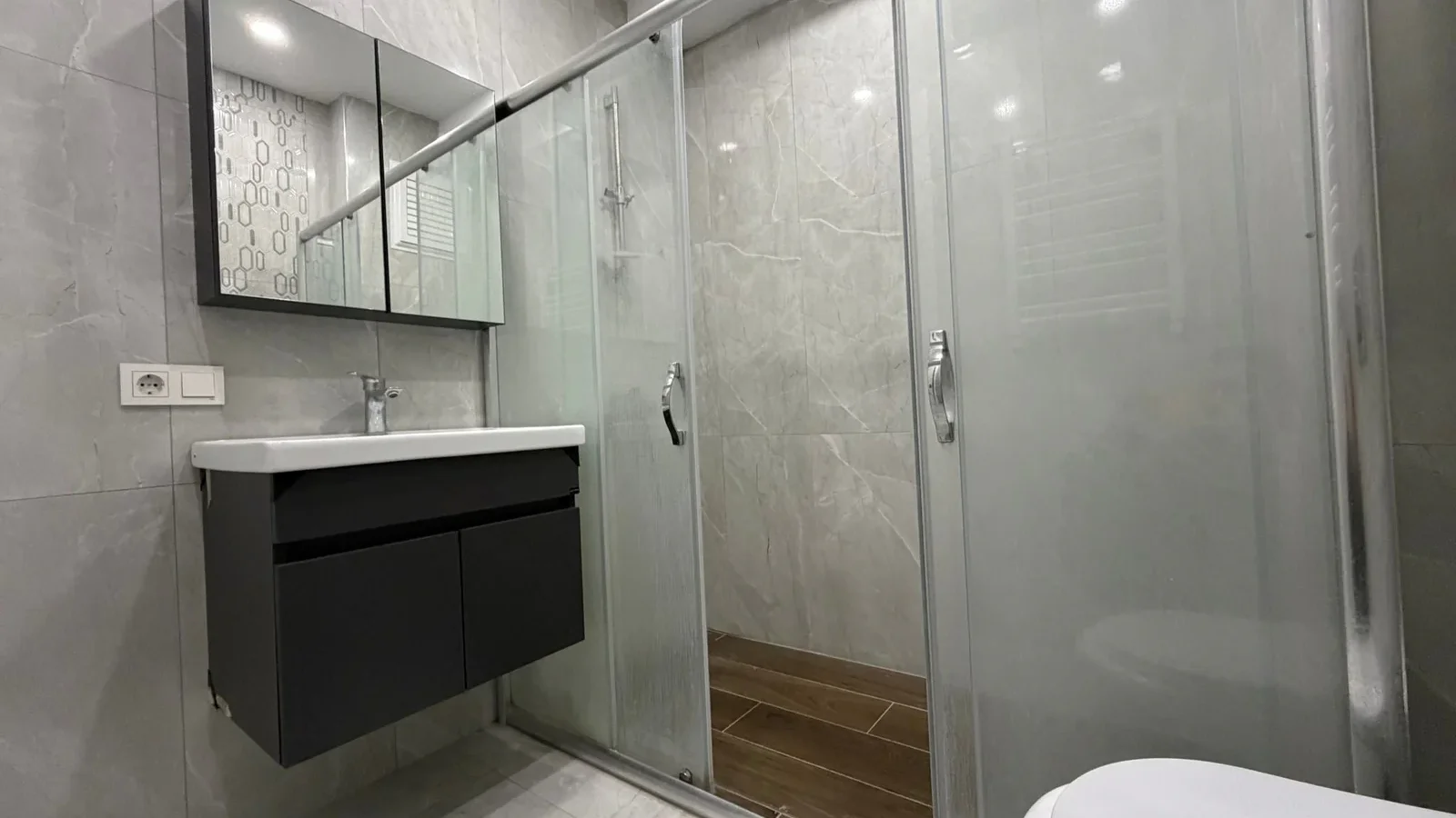 Caddebostan Sahil Ve Bağdat Caddesi Arasında 2+1 Satılık Daire