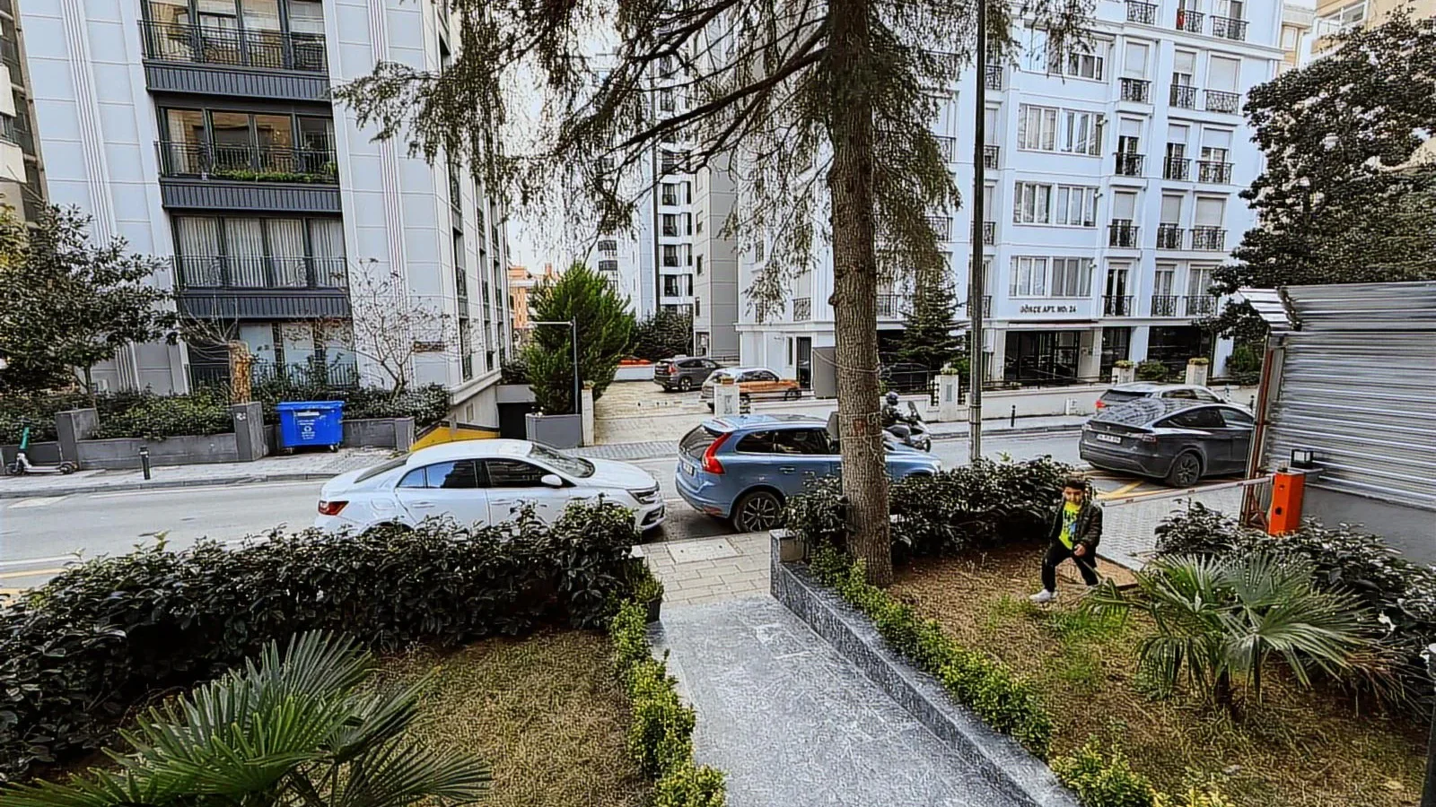 Caddebostan Sahil Ve Bağdat Caddesi Arasında 2+1 Satılık Daire