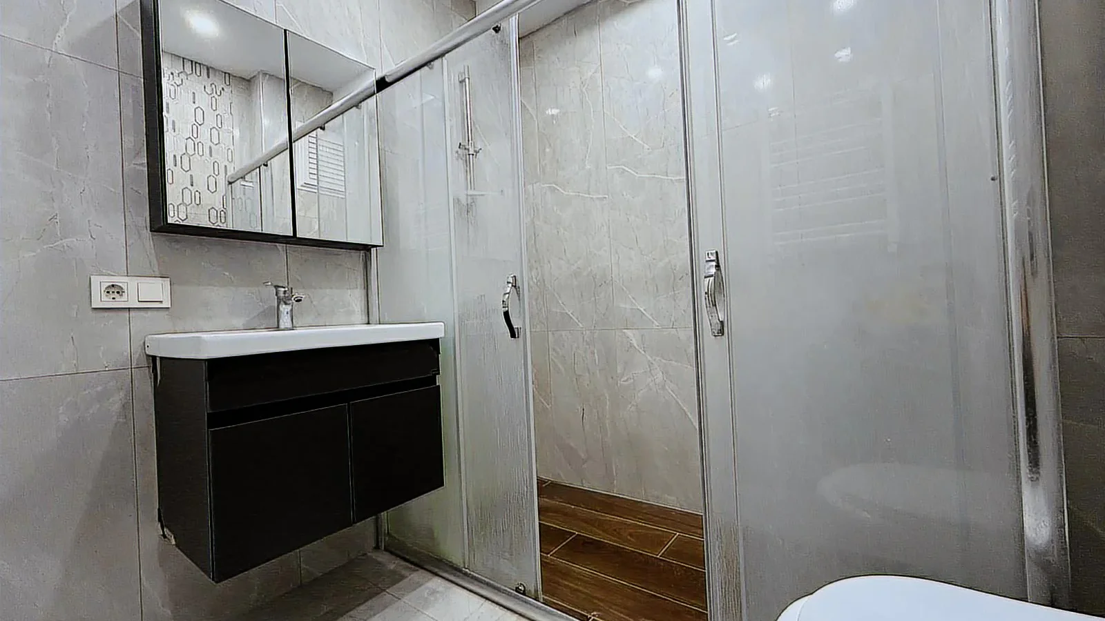 Caddebostan Sahil Ve Bağdat Caddesi Arasında 2+1 Satılık Daire
