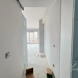 Laci̇vert Cadde Kozyataği Yatirimlik/oturumluk Firsat 52m²net 1+1