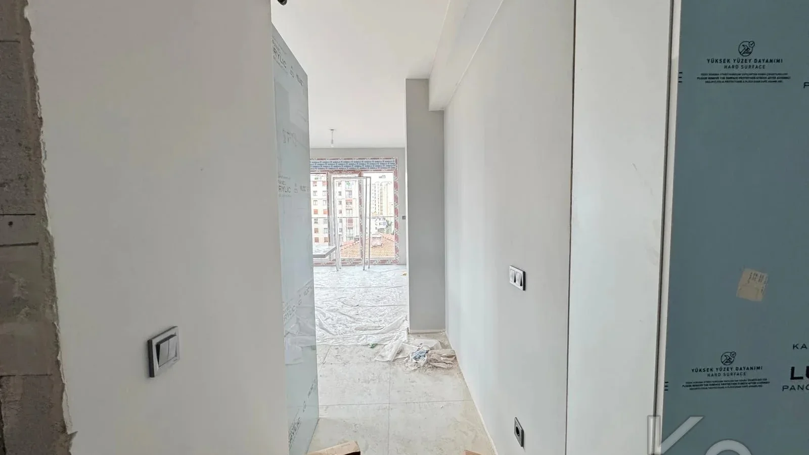 Laci̇vert Cadde Kozyataği Yatirimlik/oturumluk Firsat 52m²net 1+1