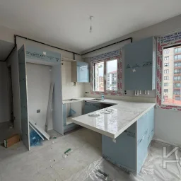 Laci̇vert Cadde Kozyataği Yatirimlik/oturumluk Firsat 52m²net 1+1