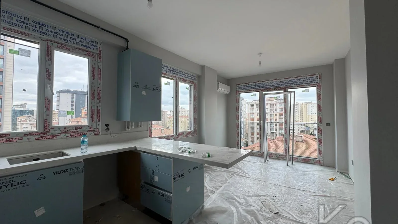 Laci̇vert Cadde Kozyataği Yatirimlik/oturumluk Firsat 52m²net 1+1
