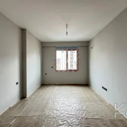 Laci̇vert Cadde Kozyataği Yatirimlik/oturumluk Firsat 52m²net 1+1