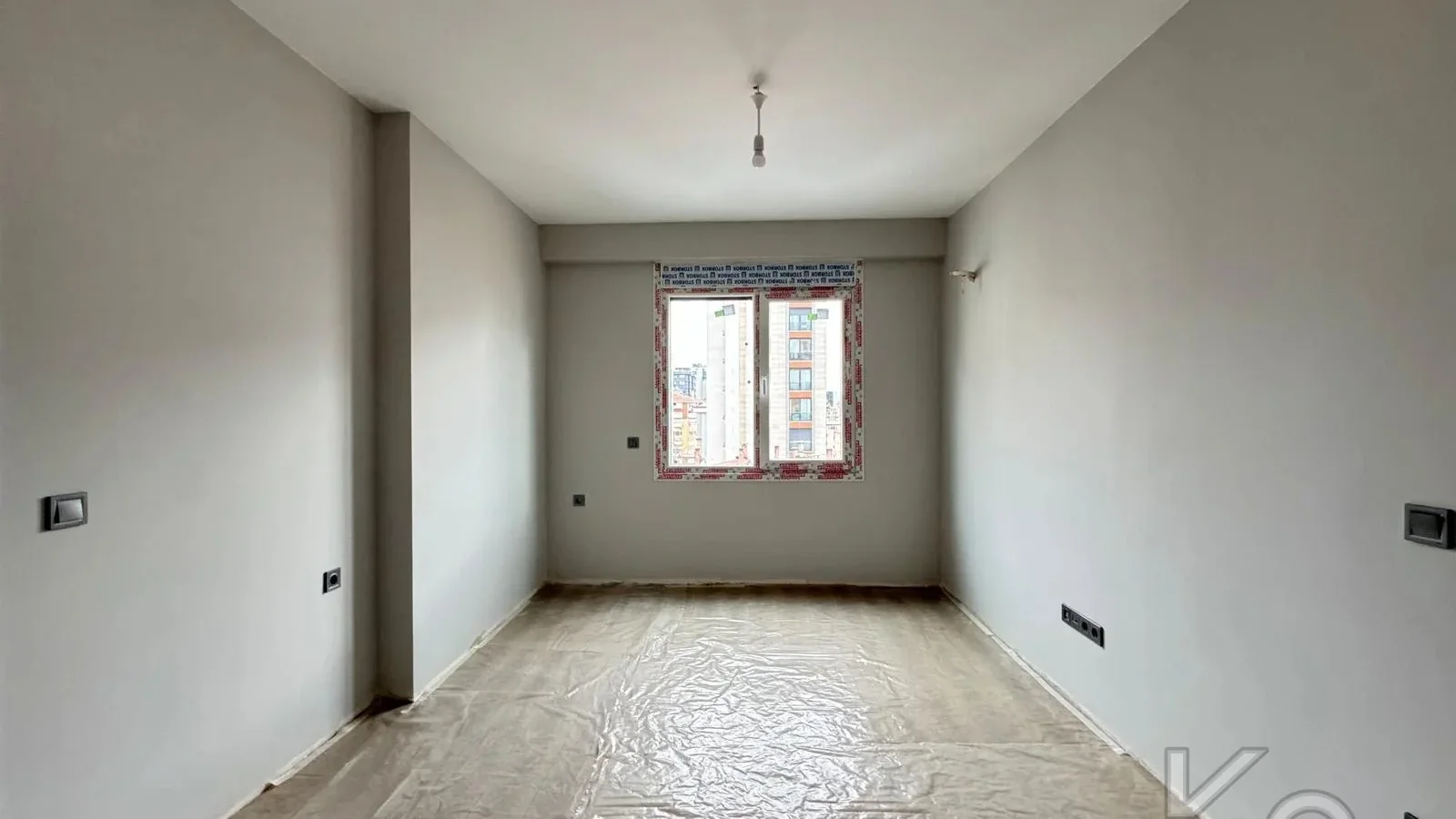 Laci̇vert Cadde Kozyataği Yatirimlik/oturumluk Firsat 52m²net 1+1