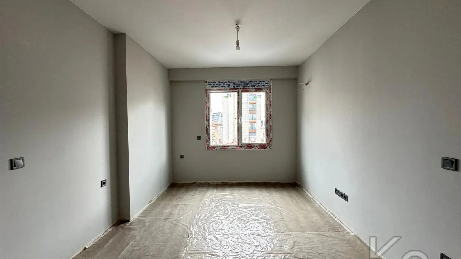 Laci̇vert Cadde Kozyataği Yatirimlik/oturumluk Firsat 52m²net 1+1