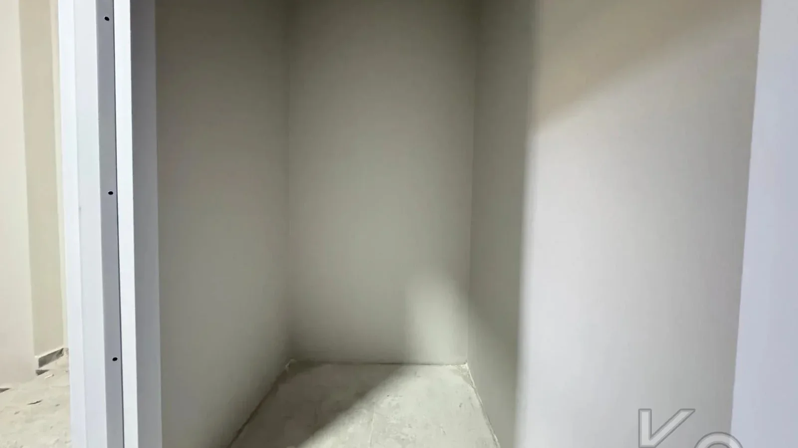 Laci̇vert Cadde Kozyataği Yatirimlik/oturumluk Firsat 52m²net 1+1
