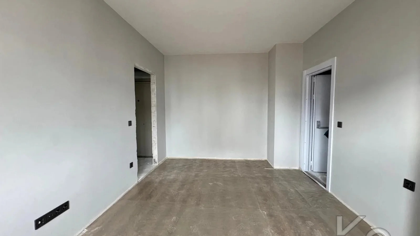 Laci̇vert Cadde Kozyataği Yatirimlik/oturumluk Firsat 52m²net 1+1