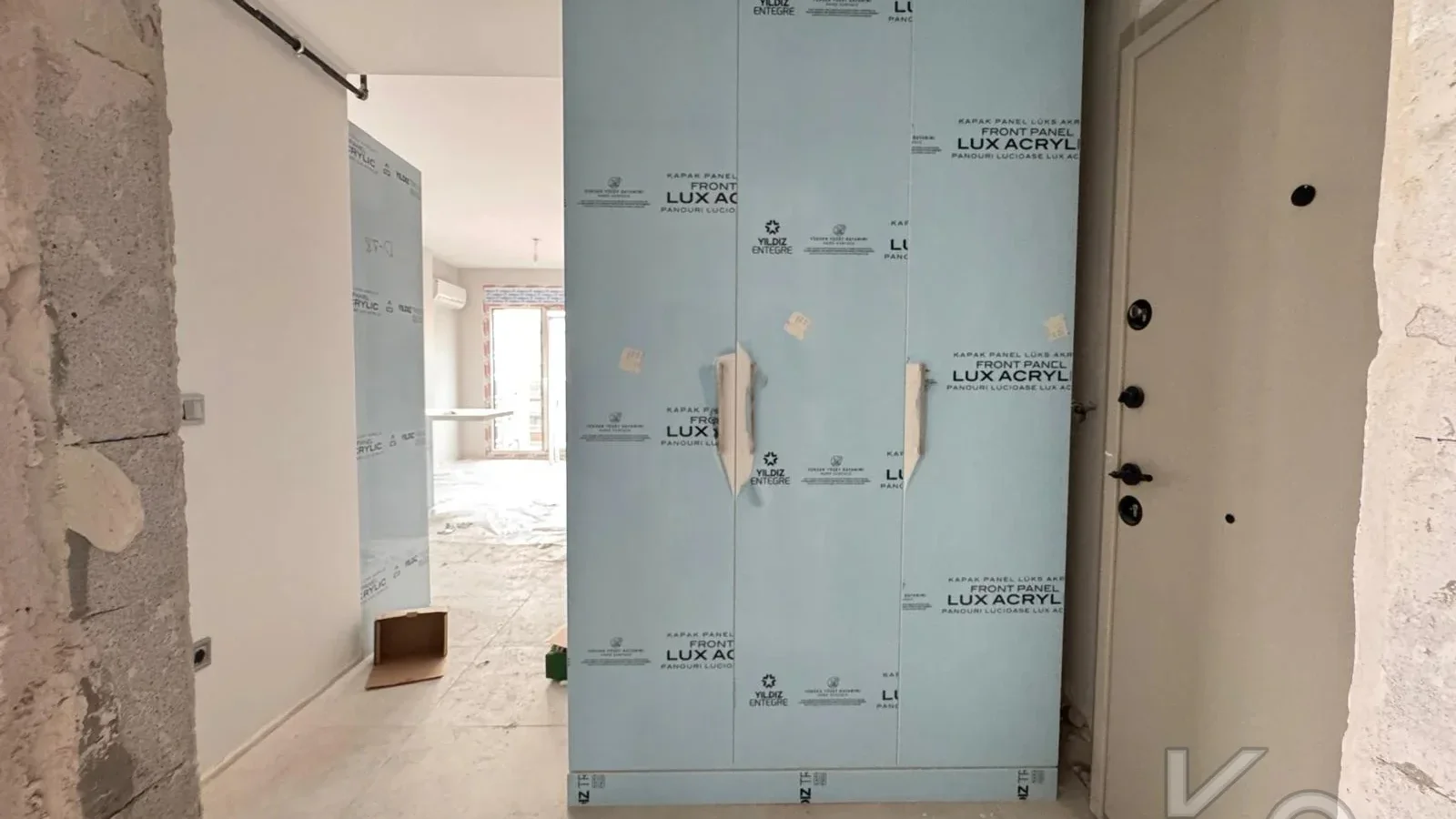 Laci̇vert Cadde Kozyataği Yatirimlik/oturumluk Firsat 52m²net 1+1