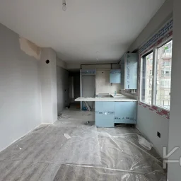 Laci̇vert Cadde Kozyataği Yatirimlik/oturumluk Firsat 52m²net 1+1