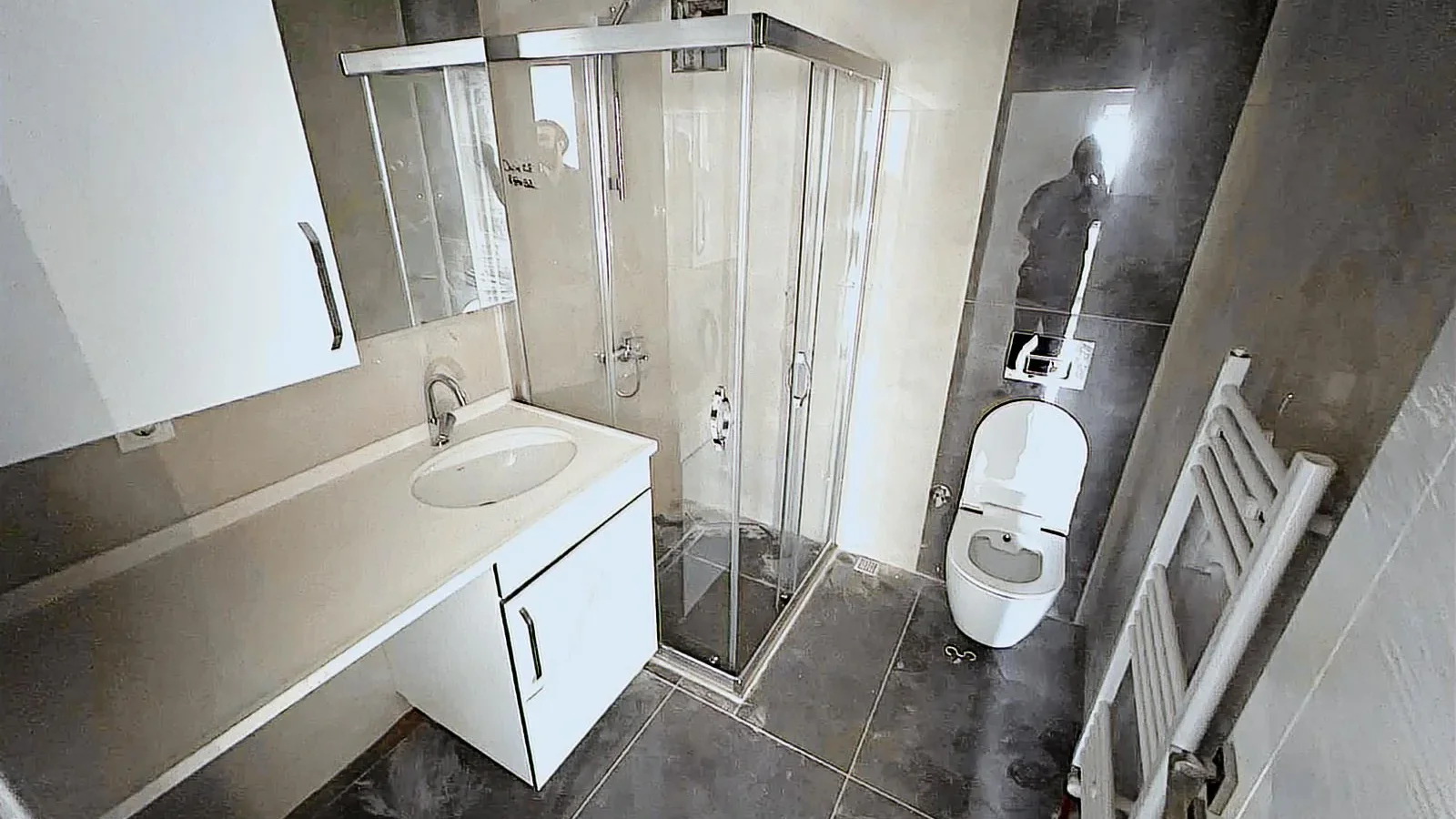 Taşınmaya Hazır-deniz Manzaralı, 34 M² Salon, Balkonlu 3+1 Daire