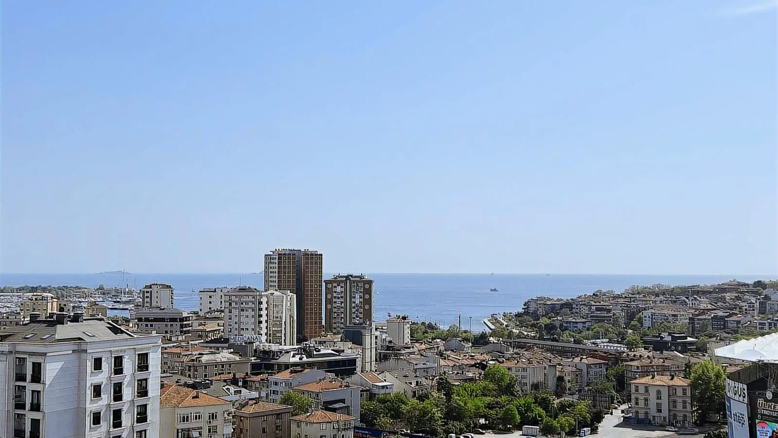 Taşınmaya Hazır-deniz Manzaralı, 34 M² Salon, Balkonlu 3+1 Daire