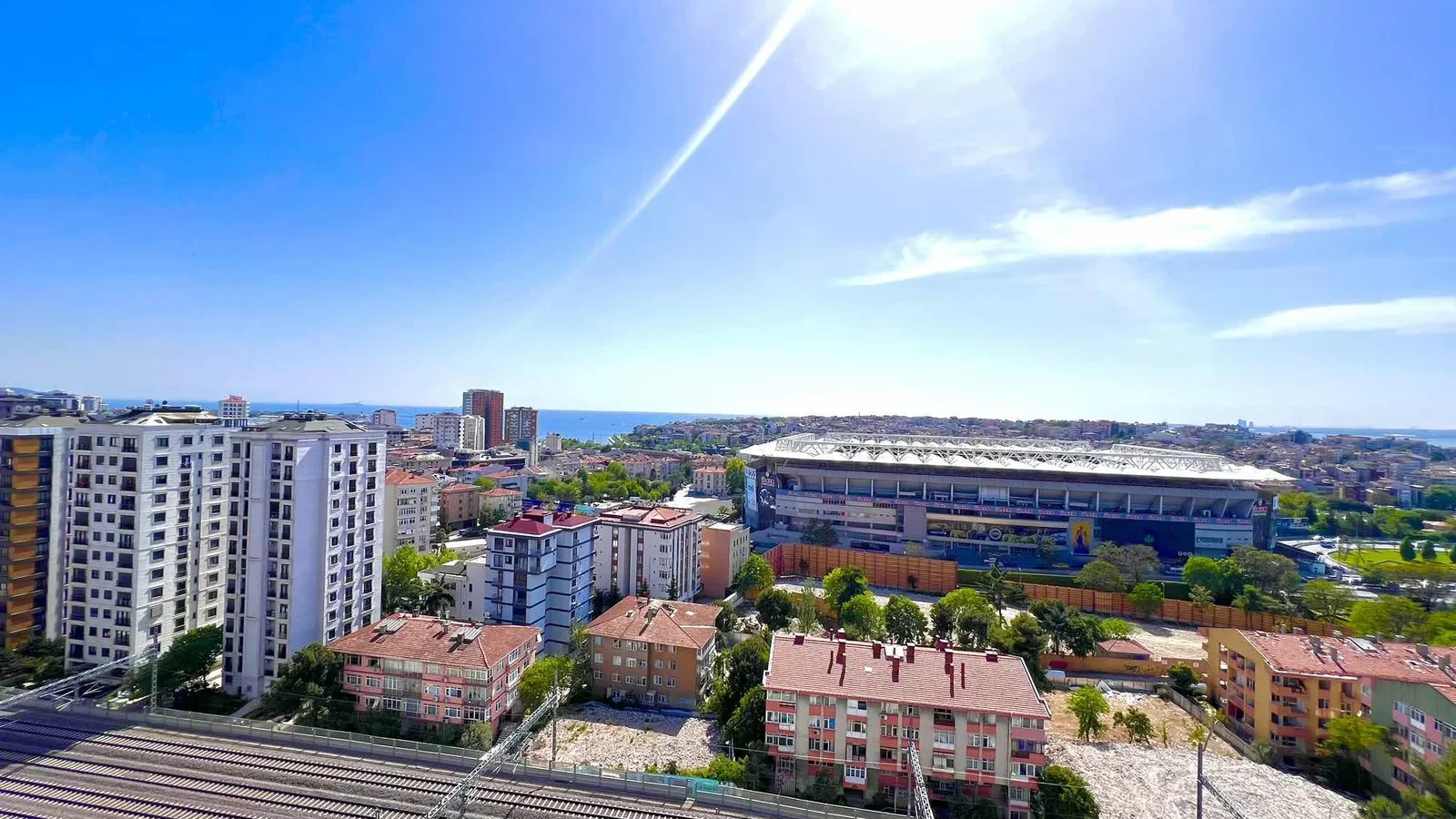 Taşınmaya Hazır-deniz Manzaralı, 34 M² Salon, Balkonlu 3+1 Daire