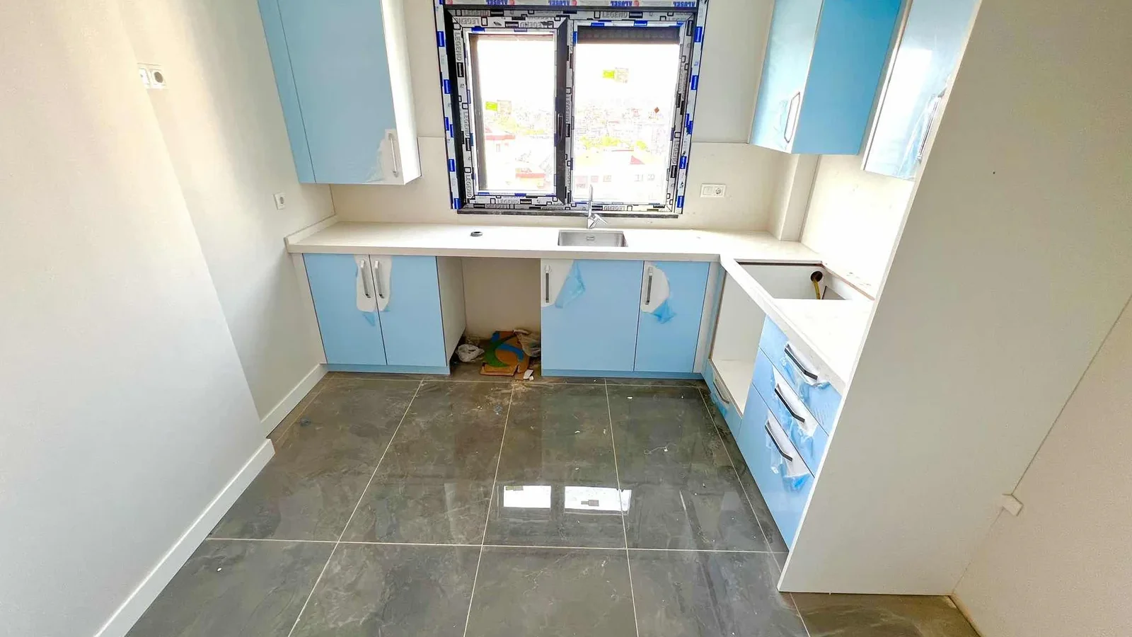 Taşınmaya Hazır-deniz Manzaralı, 34 M² Salon, Balkonlu 3+1 Daire