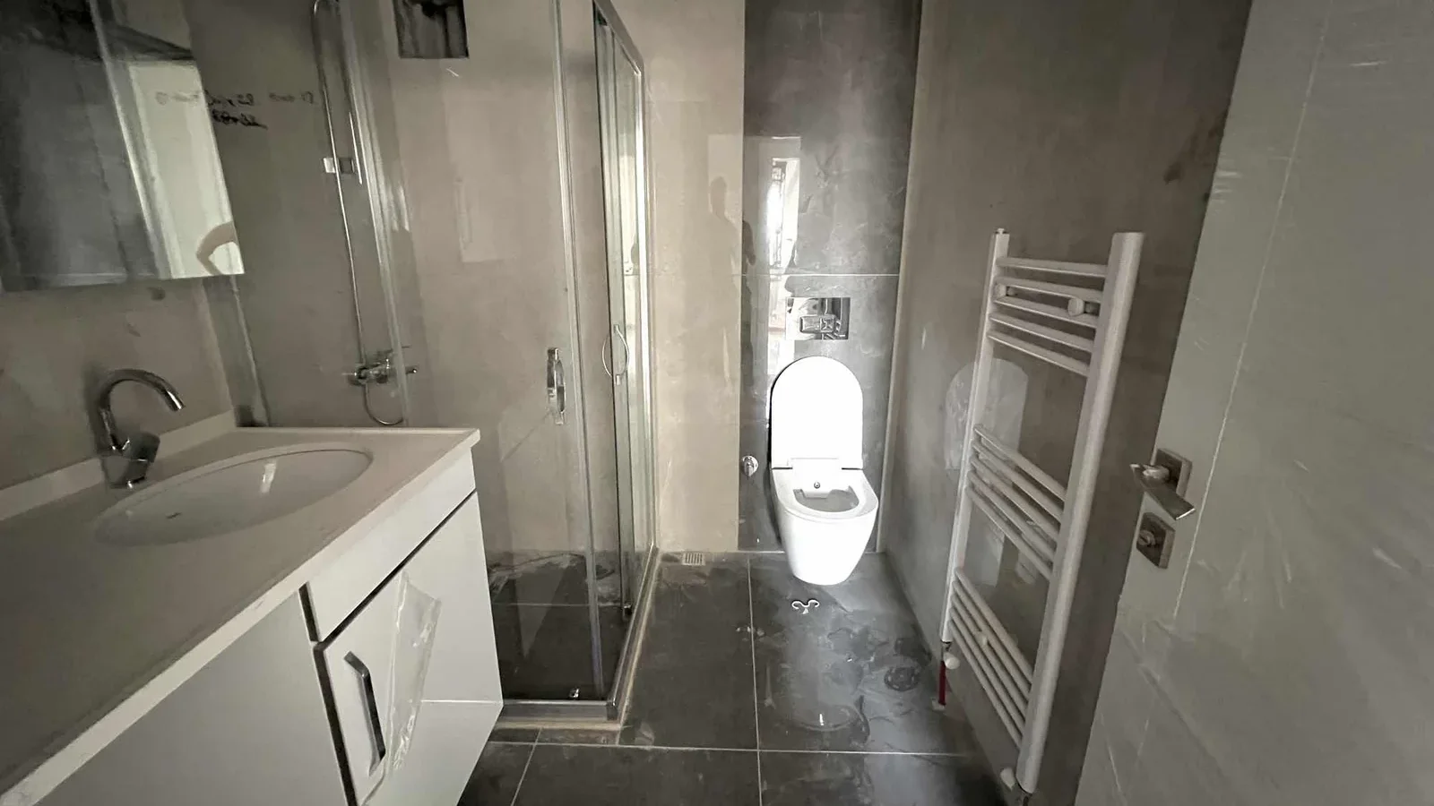 Taşınmaya Hazır-deniz Manzaralı, 34 M² Salon, Balkonlu 3+1 Daire