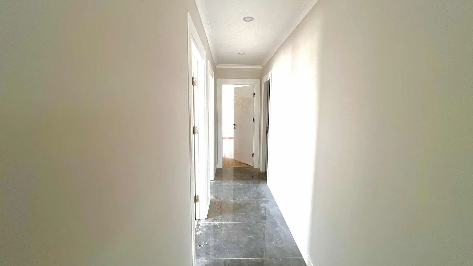 Taşınmaya Hazır-deniz Manzaralı, 34 M² Salon, Balkonlu 3+1 Daire