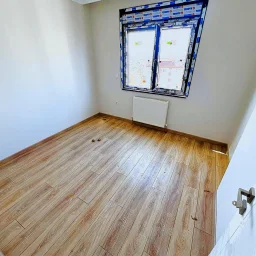 Taşınmaya Hazır-deniz Manzaralı, 34 M² Salon, Balkonlu 3+1 Daire