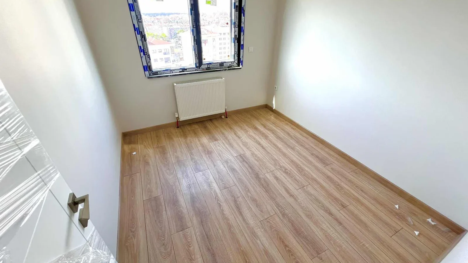 Taşınmaya Hazır-deniz Manzaralı, 34 M² Salon, Balkonlu 3+1 Daire