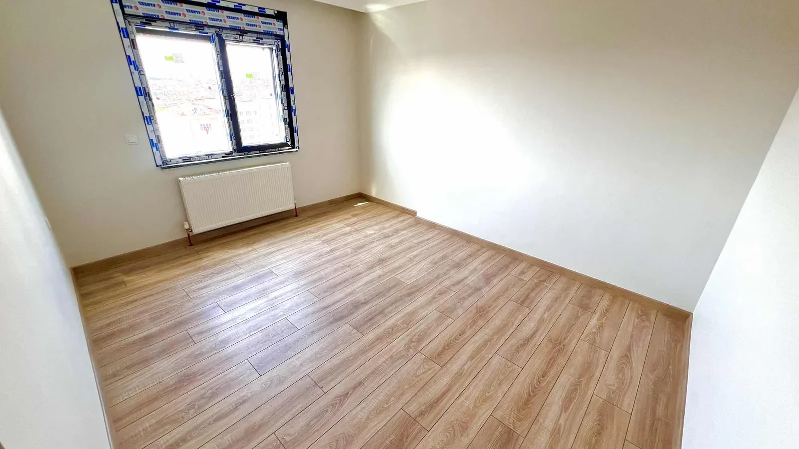 Taşınmaya Hazır-deniz Manzaralı, 34 M² Salon, Balkonlu 3+1 Daire