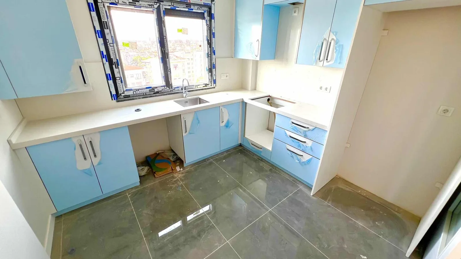 Taşınmaya Hazır-deniz Manzaralı, 34 M² Salon, Balkonlu 3+1 Daire