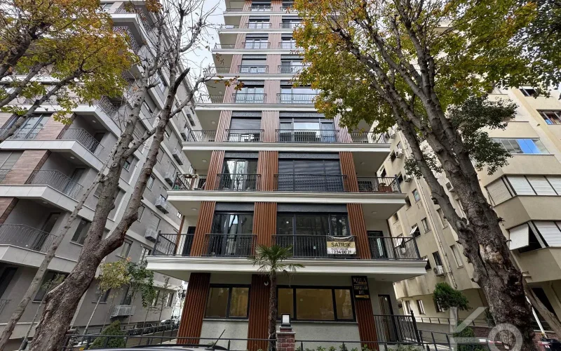 Laci̇vert Cadde Tek Yetki̇li̇ Bağdat Cad. 2. Paraleli̇ 115 M² 3+1