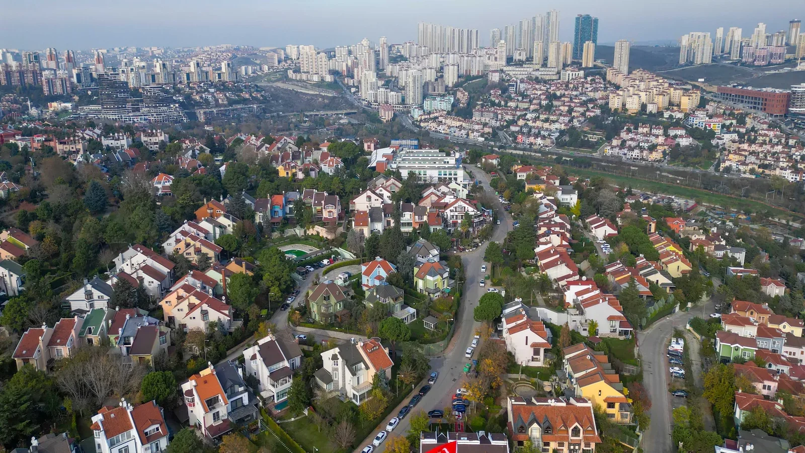 Mutluol Proje'den Bahçeşehir'de Müstakil Bahçeli 3 Katlı Villa