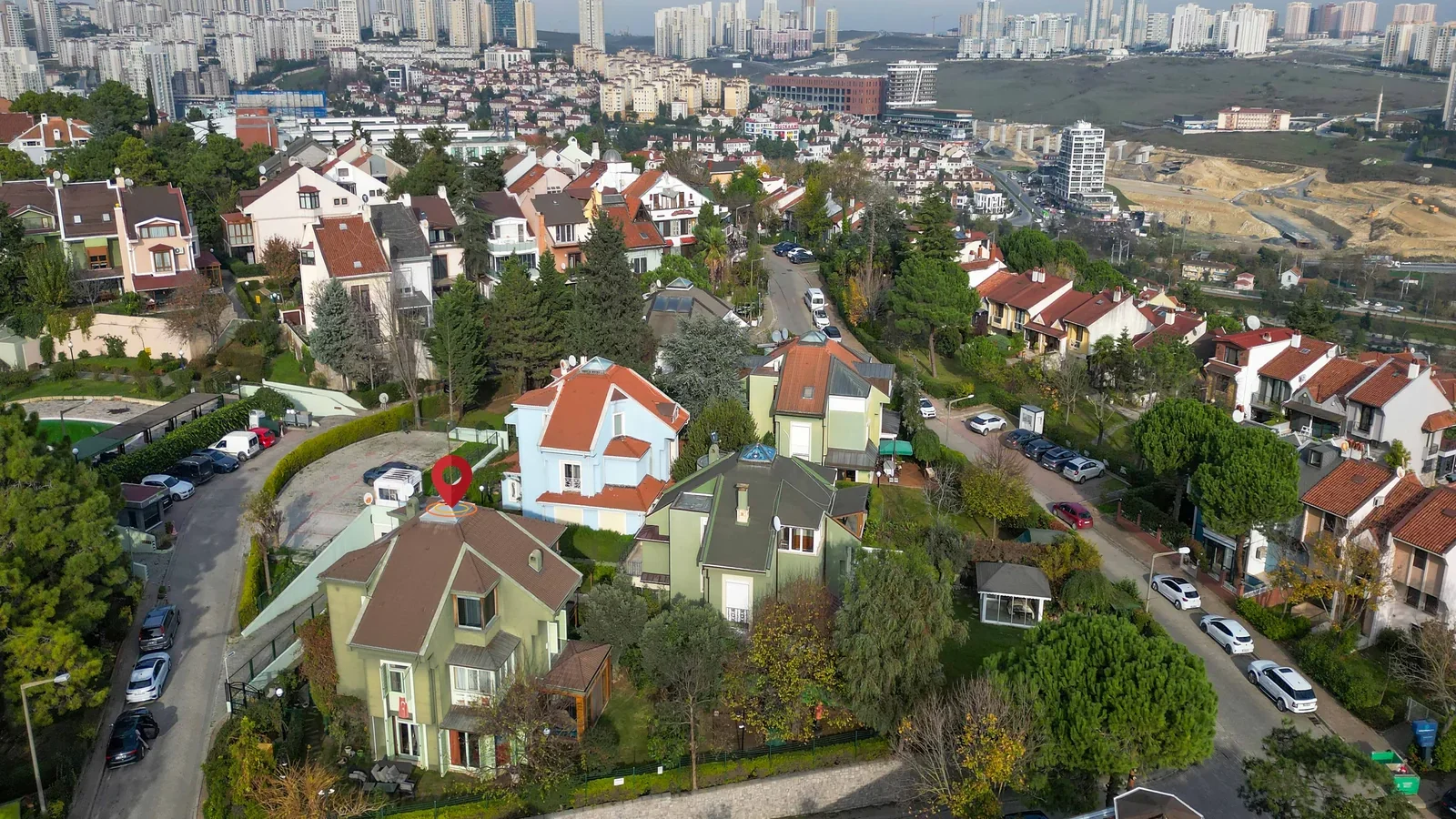 Mutluol Proje'den Bahçeşehir'de Müstakil Bahçeli 3 Katlı Villa