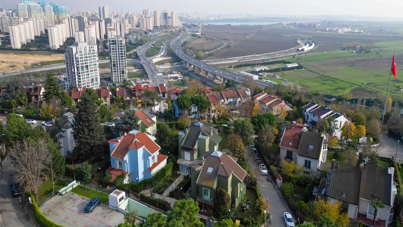 Mutluol Proje'den Bahçeşehir'de Müstakil Bahçeli 3 Katlı Villa