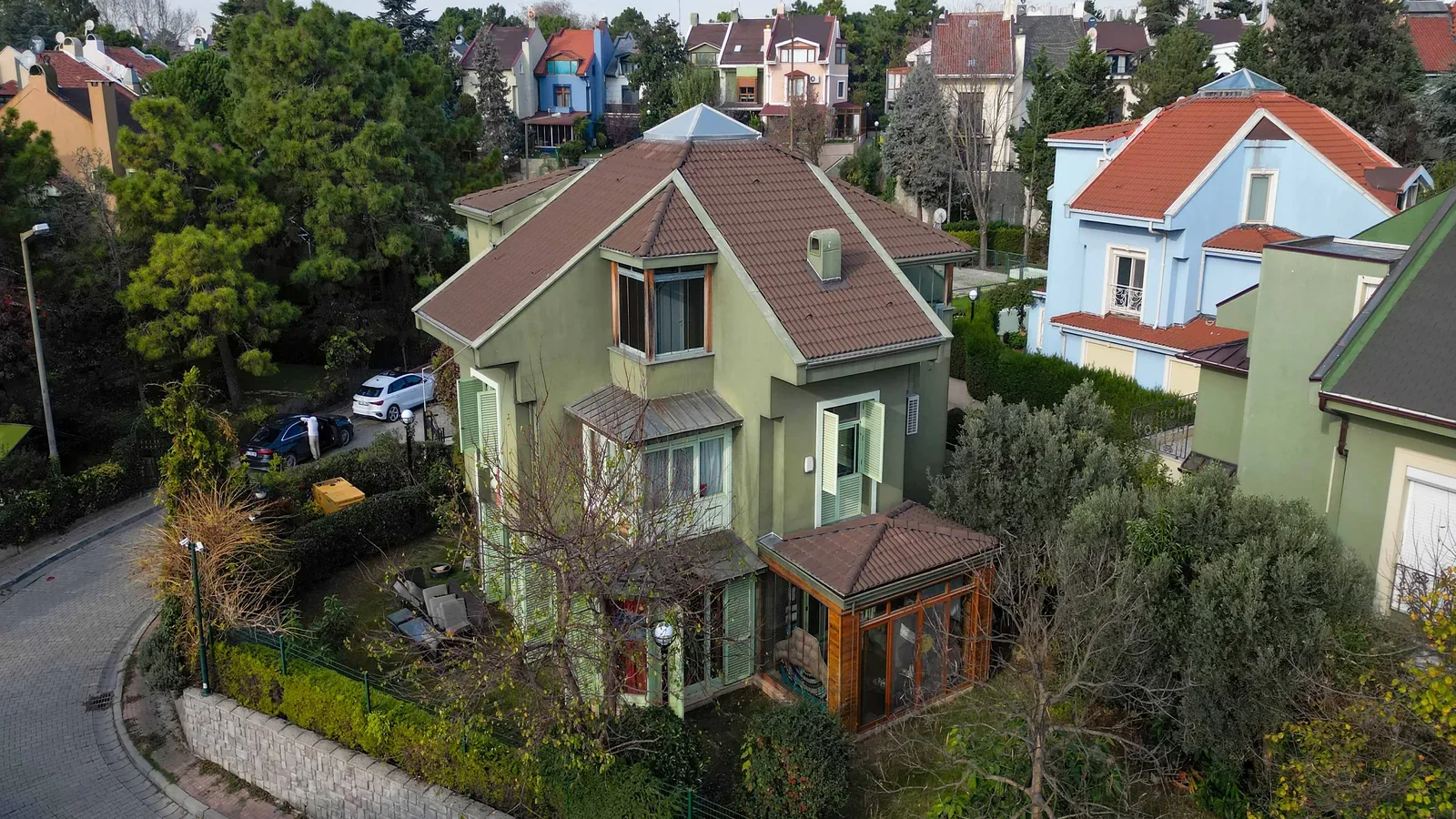 Mutluol Proje'den Bahçeşehir'de Müstakil Bahçeli 3 Katlı Villa
