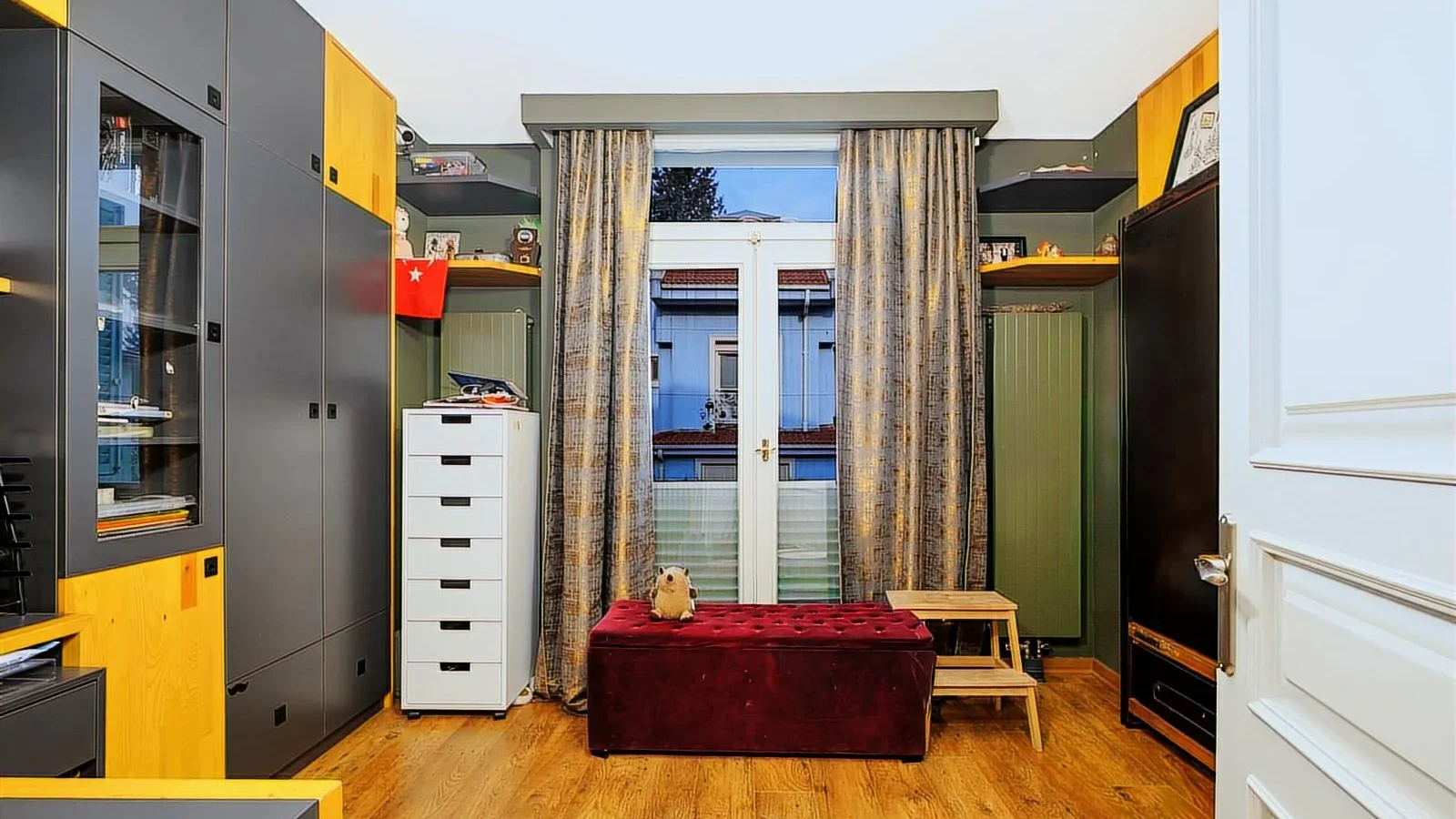 Mutluol Proje'den Bahçeşehir'de Müstakil Bahçeli 3 Katlı Villa