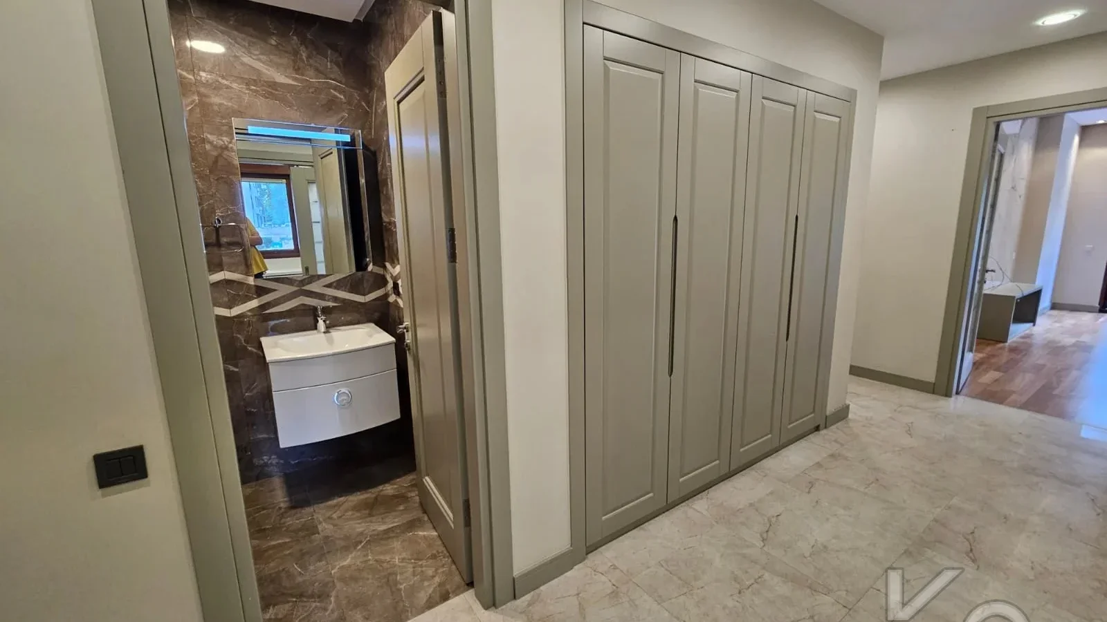 Laci̇vert Cadde Sahi̇lde Presti̇jli̇ 2+1 Balkonlu Boş Dai̇re
