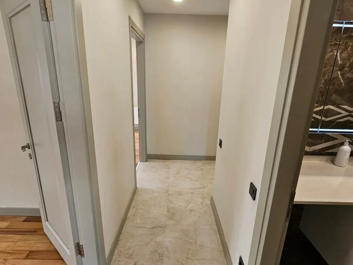 Laci̇vert Cadde Sahi̇lde Presti̇jli̇ 2+1 Balkonlu Boş Dai̇re