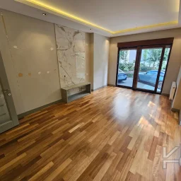 Laci̇vert Cadde Sahi̇lde Presti̇jli̇ 2+1 Balkonlu Boş Dai̇re