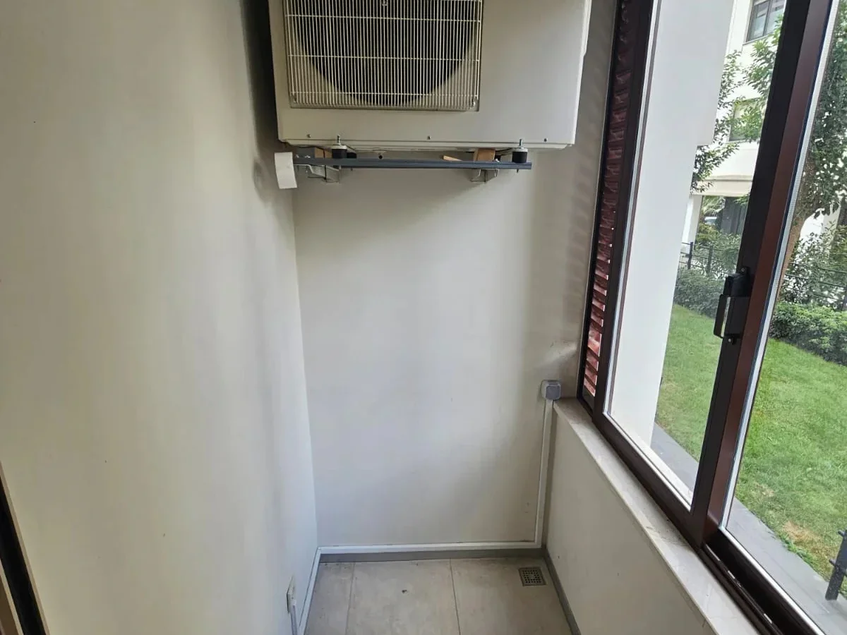 Laci̇vert Cadde Sahi̇lde Presti̇jli̇ 2+1 Balkonlu Boş Dai̇re