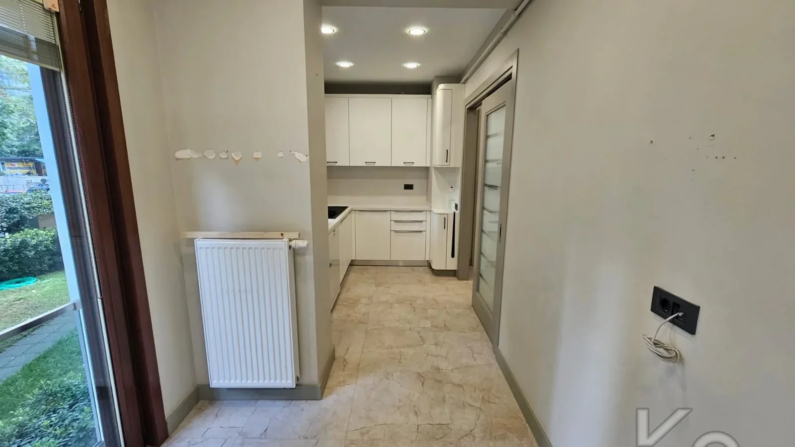 Laci̇vert Cadde Sahi̇lde Presti̇jli̇ 2+1 Balkonlu Boş Dai̇re