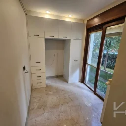 Laci̇vert Cadde Sahi̇lde Presti̇jli̇ 2+1 Balkonlu Boş Dai̇re