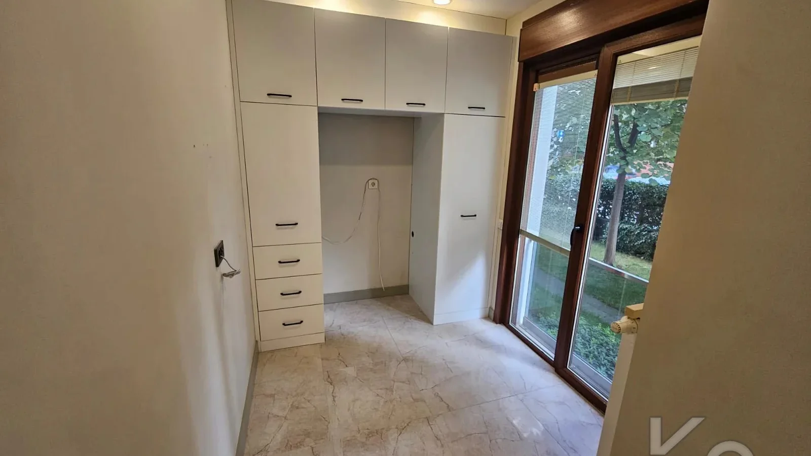 Laci̇vert Cadde Sahi̇lde Presti̇jli̇ 2+1 Balkonlu Boş Dai̇re