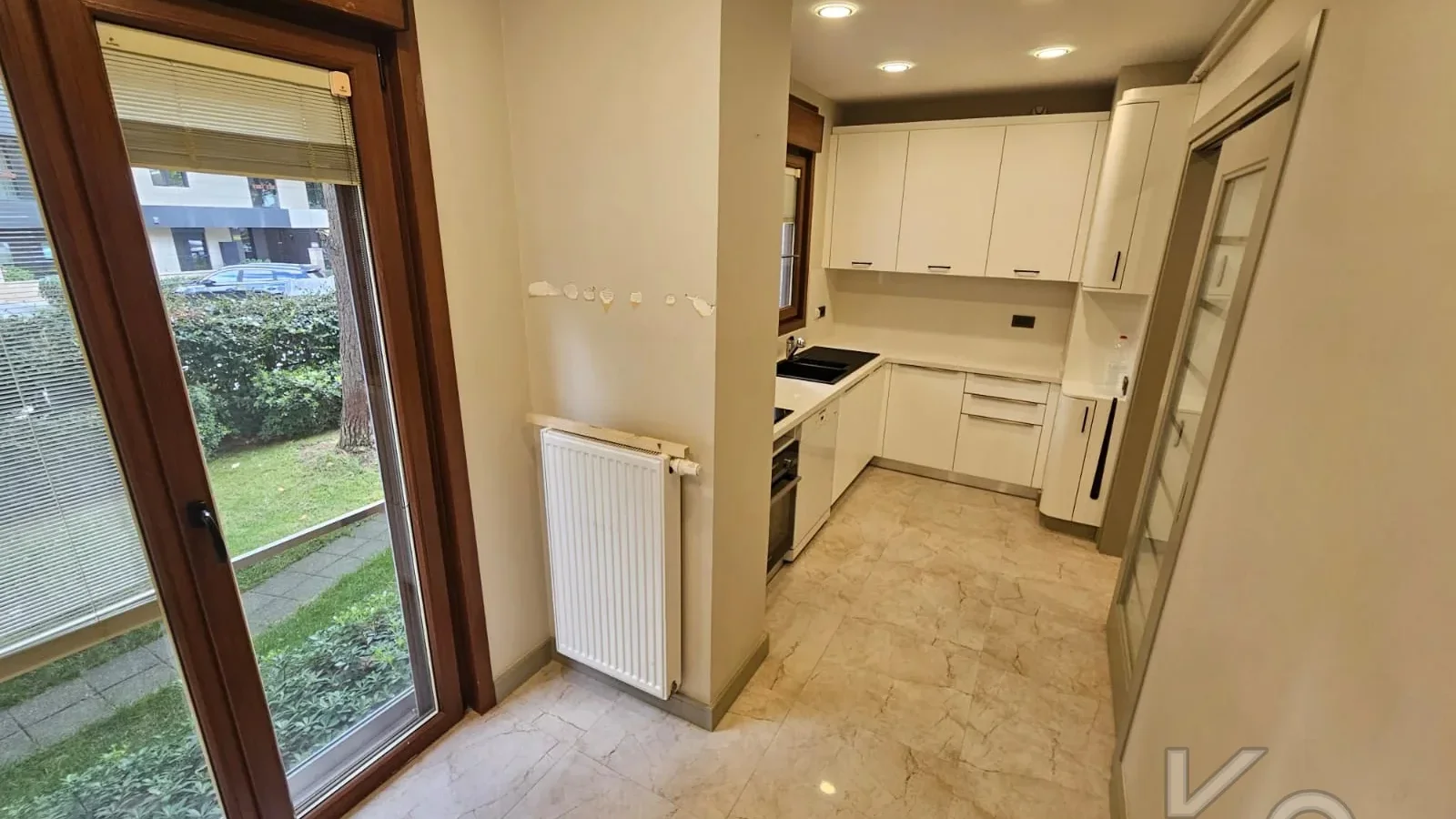 Laci̇vert Cadde Sahi̇lde Presti̇jli̇ 2+1 Balkonlu Boş Dai̇re