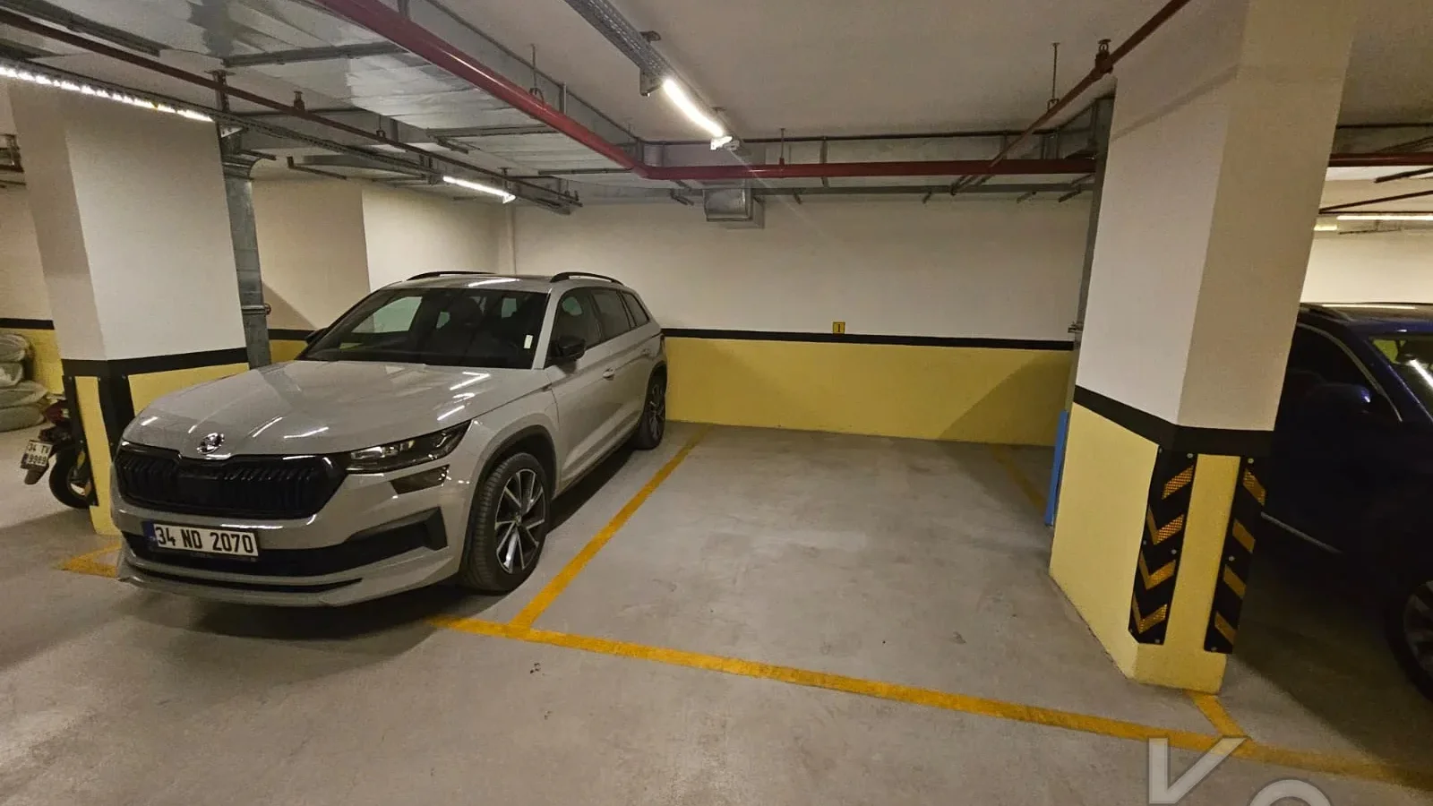 Laci̇vert Cadde Sahi̇lde Presti̇jli̇ 2+1 Balkonlu Boş Dai̇re