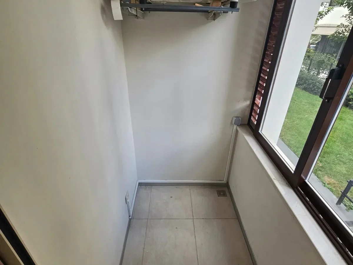 Laci̇vert Cadde Sahi̇lde Presti̇jli̇ 2+1 Balkonlu Boş Dai̇re