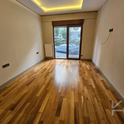 Laci̇vert Cadde Sahi̇lde Presti̇jli̇ 2+1 Balkonlu Boş Dai̇re
