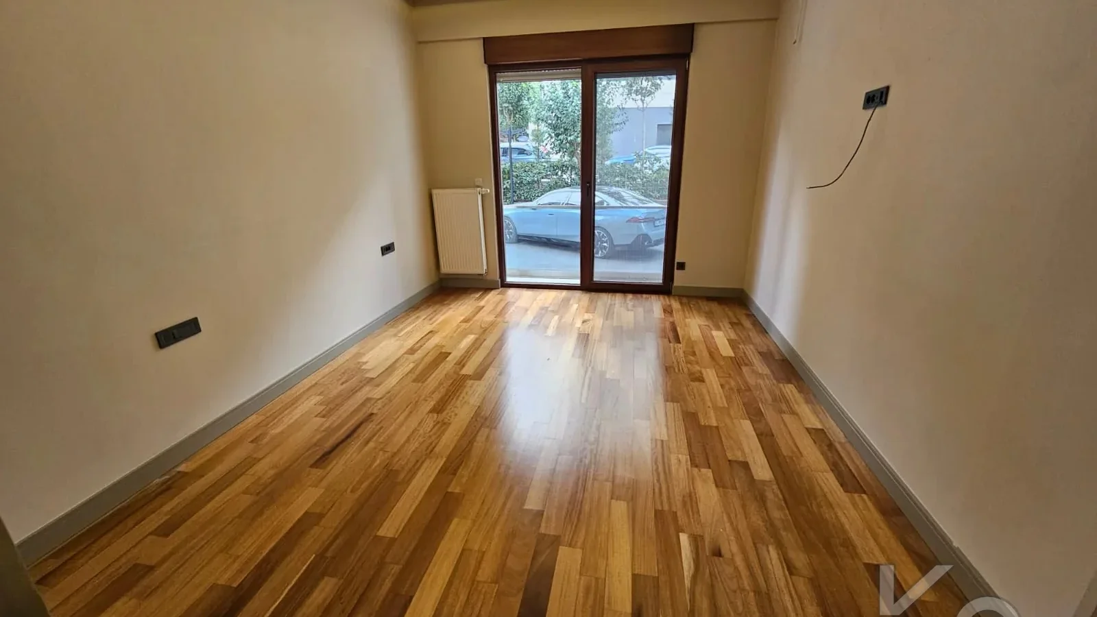 Laci̇vert Cadde Sahi̇lde Presti̇jli̇ 2+1 Balkonlu Boş Dai̇re