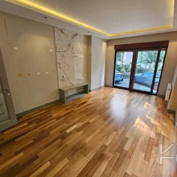 Laci̇vert Cadde Sahi̇lde Presti̇jli̇ 2+1 Balkonlu Boş Dai̇re