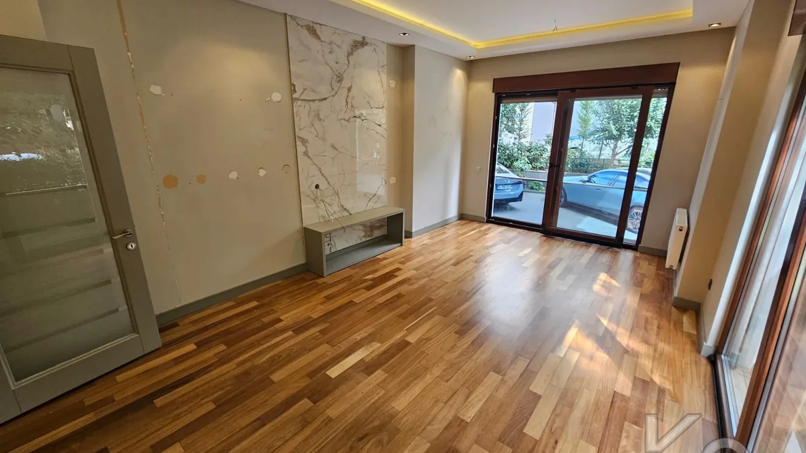 Laci̇vert Cadde Sahi̇lde Presti̇jli̇ 2+1 Balkonlu Boş Dai̇re